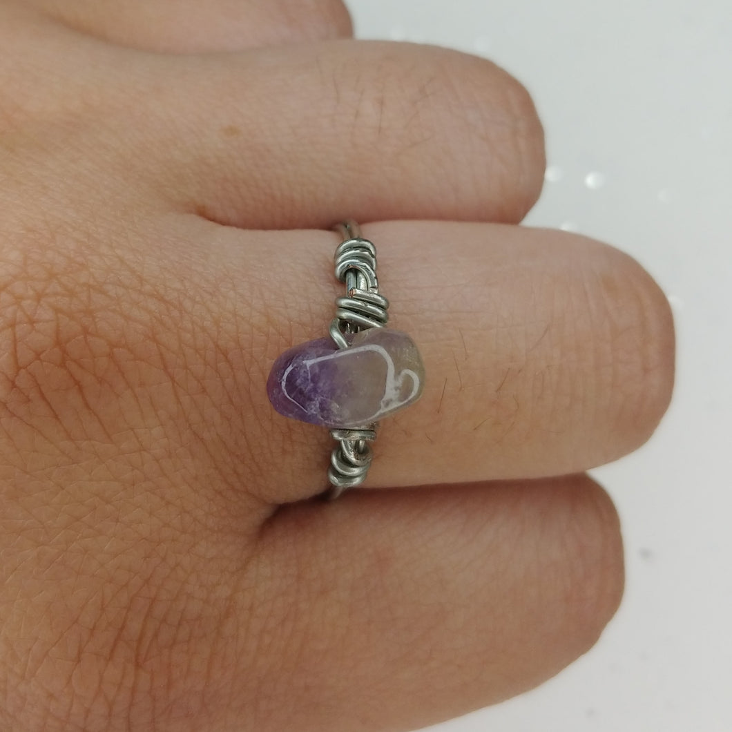 Single stone amethyst ring